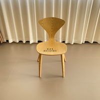 Tabouret de comptoir en bois massif normand moderne avec contreplaqué incurvé moulé pour tables à l'école, à l'hôpital ou au salon
