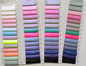 En stock, faible MOQ, tissu métallique brillant doré imperméable en polyester PONGEE 50D avec <span class=keywords><strong>film</strong></span> PU pour vestes et sacs - Product Image 5