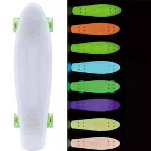 22 אינץ Longboard סקייטבורד מיני קרוזר לוח זוהר בחושך רטרו פלסטיק סקייטבורד