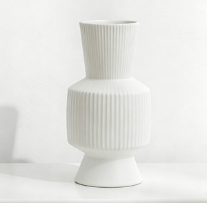 Vase en céramique à finition mate de forme géométrique avec une sensation de qualité supérieure pour la décoration d'entrée, d'hôtel, de salle d'exposition, de salon - Product Image 5