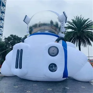 Gigante anunciando astronauta inflável com bola lunar inflável para decoração do evento