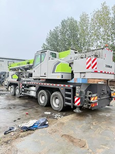 Zoomlion du fournisseur chinois grue sur chenilles d'occasion Excellent état composants de base boîte de vitesses moteur de pompe capacité de levage de 550 tonnes - Product Image 4