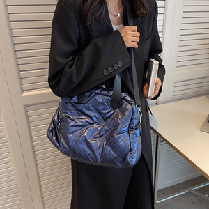 Nouveaux sacs à main portables durables et tendance 2023, sacs de luxe légers pour femmes avec fermeture à glissière et doublure en polyester pour femmes - Product Image 2