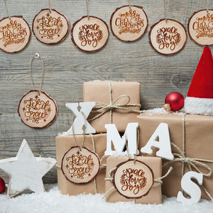 Colgante redondo de madera de pino tallado con corte láser de corteza para decoración de árbol de Navidad - Product Image 3