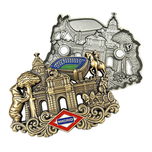 Imán de la Ciudad de <span class=keywords><strong>Madrid</strong></span> Personalizable de Alta Calidad, Recuerdo Turístico de España con Estadios y Lugares Emblemáticos - Product Image 3