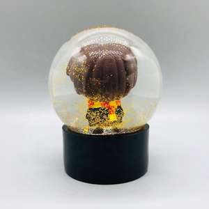 Palla di Neve Personalizzata con Ragazzo, Decorazione Natalizia in Resina Dipinta a Mano, Souvenir Ecologico, Sfera di Cristallo con Scenari di Film Magici, Ornamento <span class=keywords><strong>da</strong></span> Tavolo - Product Image 4