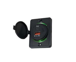 Cargador de Coche USB de Doble Puerto con Carga Rápida 3.0 PD3.0 de 20W, Medidor de Voltaje, Tipo-C + Tipo-A, Material de PC Resistente a las Llamas, CE/FCC - Product Image 1