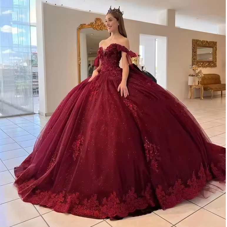Elegantes vestidos de fiesta mexicanos Dulce 16 y Quinceañera