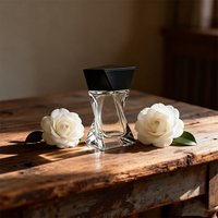 Flacons de parfum à taille torsadée géométrique, bouchon carré noir, vente directe usine, flacons de parfum vides rechargeables, couvercles de flacons de parfum en gros