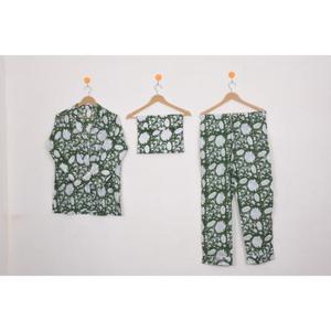Nouvel ensemble de pyjama floral imprimé à la main pour femme, haut boutonné à manches longues et pantalon à taille élastique, tenue de détente - Product Image 1