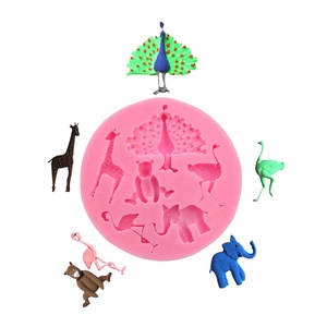 Molde de Silicona para Pastel con Diseño de Animales Tropicales Clásicos y Populares: Pavos Reales, Jirafas, Gorilas, Avestruces, Flamencos y Elefantes - Product Image 6