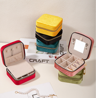 Boîte de rangement de voyage rectangulaire portable en velours, design personnalisé, doublure en daim, miroir élégant, pour bijoux Macaron - Vente en gros