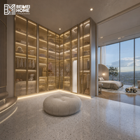 Dressing enfant luxueux en verre cannelé couleur or champagne avec éclairage linéaire à capteur pour chambre de penthouse moderne