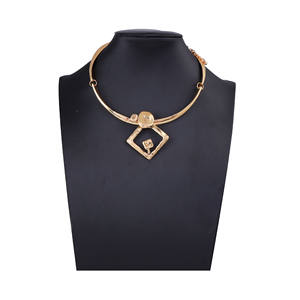 สร้อยคอโลหะผสมทรงกลมเรขาคณิตแนวพังก์แฟชั่นสำหรับผู้หญิง - Product Image 4