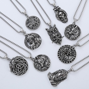 จี้ห้อยคอผู้ชายสไตล์เรโทร พังก์ สตรีท แฟชั่นเรียบง่าย ฮิปสเตอร์ ดีไซน์โดดเด่น สร้อยคอไทเทเนียมยาว - Product Image 1