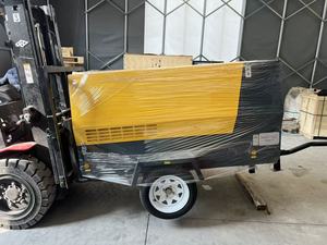 <span class=keywords><strong>Petit</strong></span> <span class=keywords><strong>compresseur</strong></span> d'air à vis diesel portable <span class=keywords><strong>avec</strong></span> moteur diesel 210 CFM 8 bar pour marteau perforateur, forage de roche et <span class=keywords><strong>sablage</strong></span> - Product Image 4