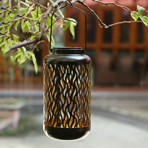 Lámpara Solar de Jardín con Patrón de Filigrana de Hierro, Decoración de Pared para Exteriores, Lámpara Colgante LED de 12V con Batería de Silicio Monocristalino Incluida - Product Image 4