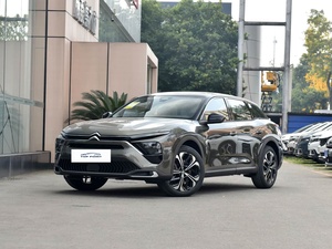Citroën Versailles C5 X, grande hauteur au sol, grand espace de chargement, élégant SUV break français - Product Image 1
