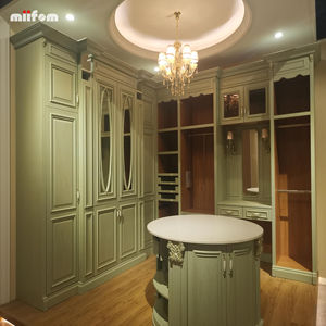 Klassischer französischer L-förmiger hellgrüner Kleider schrank im Lack-PVC-Finish - Product Image 3