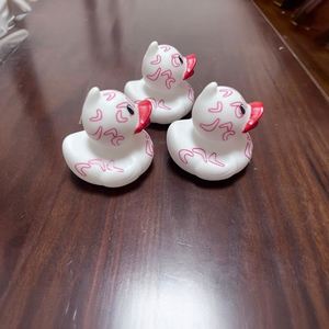 Factory Wholesale Valentine's Day Gift Little Yellow Duck Rubber <b>Bath</b> Water Play Squeeze Sound Toy - Product Image 3