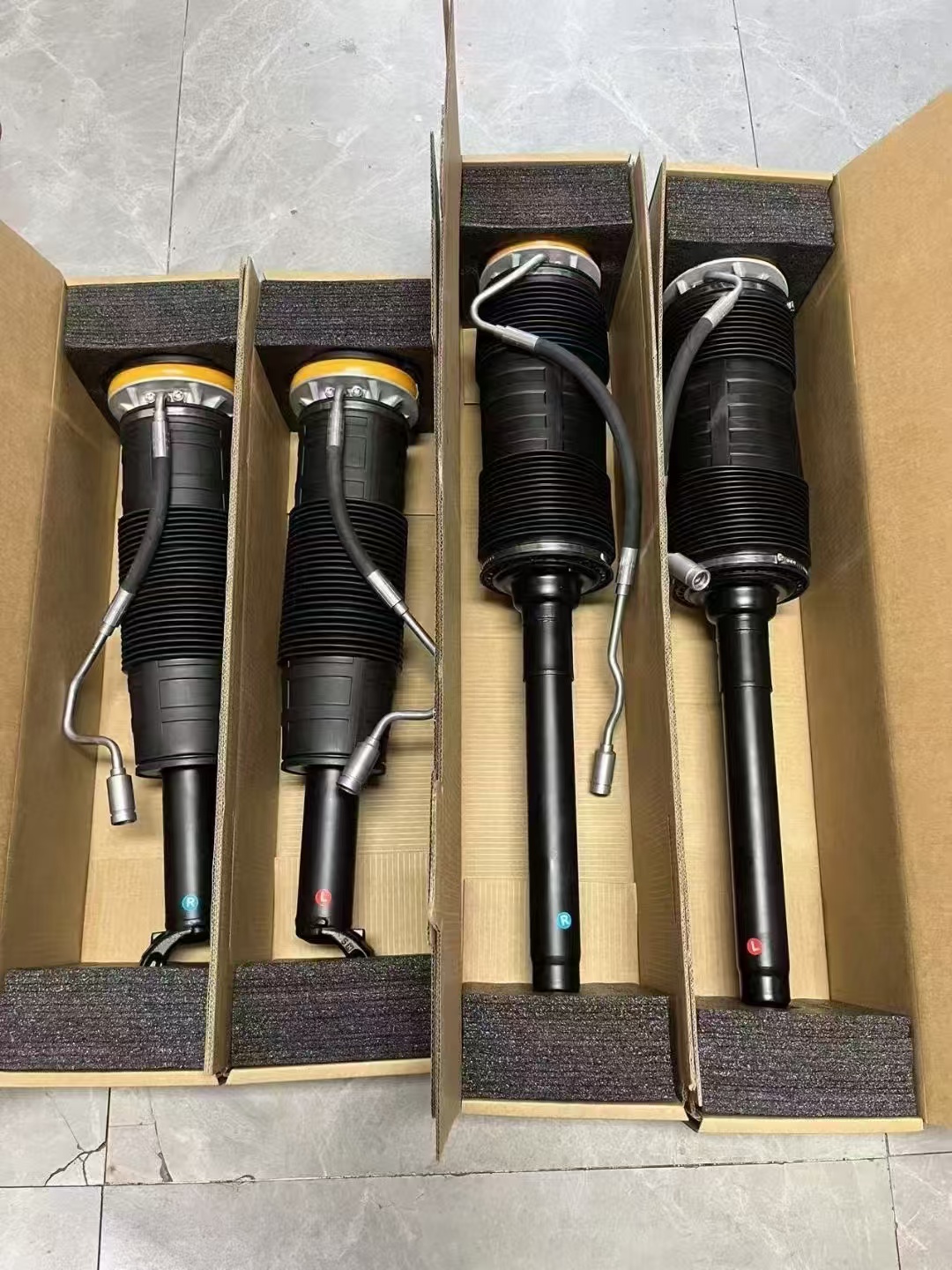 Top Quality Rear Left and Right Air Shock Absorber for Pardo J120