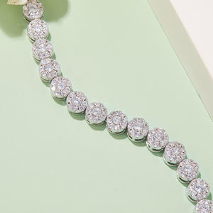 Pulsera de tenis con corte redondo J&C, fabricada en plata S925, engastada a mano con diamantes cultivados en laboratorio - 0.05 ct por piedra, color D, claridad VVS - Product Image 4