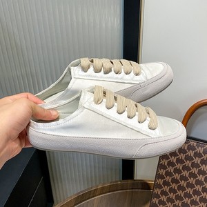 Chaussures décontractées personnalisées pour femmes, style mule à talon compensé, en satin, à lacets, avec logo/couleur/matériau personnalisables, chaussures blanches personnalisées - Product Image 3