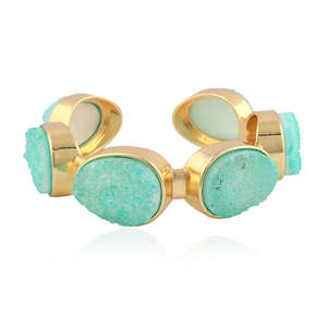 Brazalete de lujo con cristal natural verde aguamarina, ágata azucarada, drusa, brazalete abierto chapado en oro de 18k, brazalete ajustable con múltiples piedras. - Product Image 1