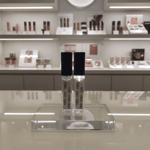 Nouveau tube de gloss LED en plastique transparent avec bouchon à vis, lumière LED, miroir et usage cosmétique - Product Image 1