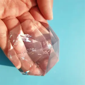 手工制作天然透明石英多面透明石英水晶金字塔，用于灵气水晶愈合