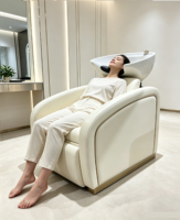 Fauteuil de lavage de luxe beige avec bac en céramique et décorations dorées pour salon, spa, barbier et villa