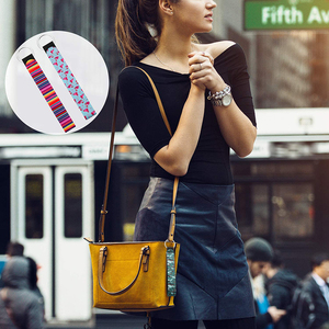 Porte-clés en néoprène imprimé léopard, isolé et imperméable, avec couleur personnalisée et style professionnel - Product Image 4