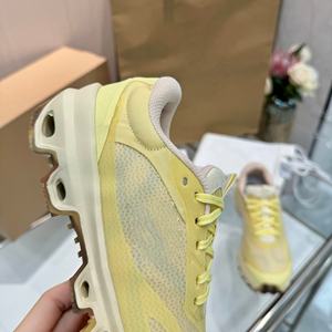 Chaussures de marche à lacets printemps-automne, amortissantes et antidérapantes, chaussures de créateur respirantes, doublées de maille jaune, à semelle épaisse - Product Image 4