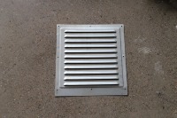 Presse hydraulique à quatre colonnes 200 tonnes utilisée pour la production en série de persiennes dans les ateliers