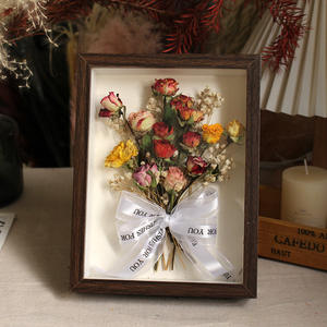 Arte enmarcado con flores preservadas - Decoración de pared con flores reales preservadas para el hogar y exhibición en mesa - Product Image 1