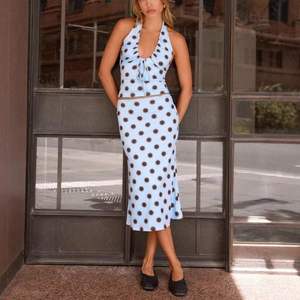 Ensemble jupe à pois personnalisé 2026 pour femme, 2 pièces, haut dos nu sans manches, jupe midi ajustée, tenue de club sexy, respirant pour l'été - Product Image 1