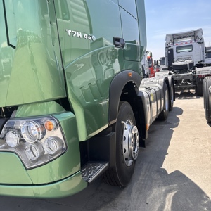 <span class=keywords><strong>Camion</strong></span> haute performance Howo T7H 6x4 <span class=keywords><strong>Diesel</strong></span> 440 chevaux, transmission manuelle, conduite à gauche, prix réduit - Product Image 3