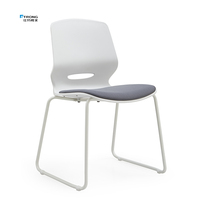 Mobilier de bureau moderne Matériau PP durable Coussin en tissu Chaise visiteur empilable