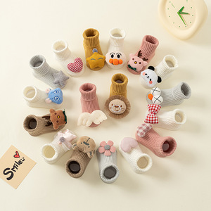 Chaussettes pour bébés en coton peigné printemps-automne avec motif de dessin animé 3D antidérapantes pour enfants - Product Image 2