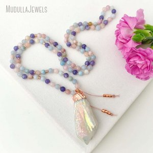 MN34592 Collar de Yoga con Colgante de Cristal Aura Mística y Piedras Preciosas Pastel, Regalo Espiritual para Ella en San Valentín - Product Image 2