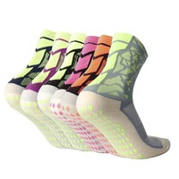 Chaussettes de football pour hommes personnalisées en gros, séchage rapide, respirantes, antidérapantes avec coussinets en caoutchouc, pour le football, le basketball et autres sports
