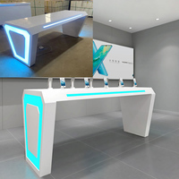 Vitrine d'exposition lumineuse personnalisée en forme de îlot, en bois et verre, avec peinture de cuisson, pour salle d'exposition, table d'expérience moderne et modulaire