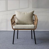 Ensemble de canapé en rotin tressé gris anthracite 4 pièces avec 2 fauteuils et table basse, mobilier de patio avec coussins crème pour jardin