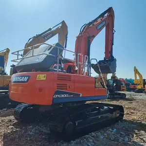 รถขุด Doosan DX300LC-9C พร้อมบุ้งกี๋ขุดขนาด 1.3 เมตร น้ำหนักใช้งาน 29,300 กก. กำลัง 147 กิโลวัตต์ รับรองคุณภาพ มือสอง - Product Image 6