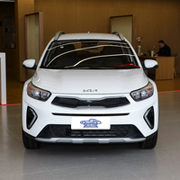 Лидер продаж: Stonic 2026 1.4L, комплектация Sunroof Edition, кожаные сиденья, передний привод, бензиновый малолитражный внедорожник