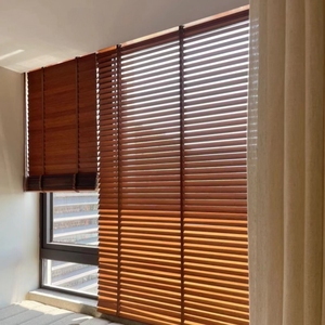 Fábrica al por mayor 50mm Muchos <span class=keywords><strong>colores</strong></span> Persianas inteligentes de madera maciza Tamaño personalizado Manual Persiana veneciana de madera - Product Image 1