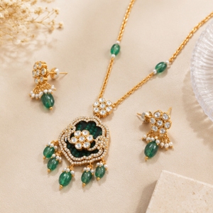 Ensemble collier et boucles d'oreilles en argent 925 avec pierres vertes et perles, design traditionnel pour femmes, bijoux élégants pour les fêtes - Product Image 2
