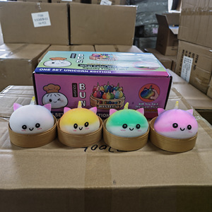 Nuevos juguetes antiestrés de goma coloridos con diseño de unicornio, los más vendidos, juguetes de descompresión con caras sonrientes. - Product Image 1