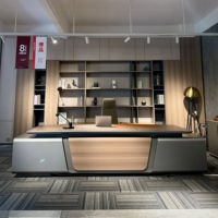 Bureau de direction futuriste avec verrouillage par empreinte digitale, plateau en bois flottant, base en métal gris et armoire murale pour suite de bureau complète