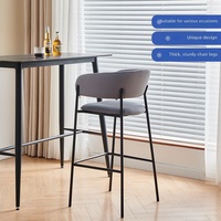 Tabouret de bar en métal de style nordique, design moderne et minimaliste, sans accoudoirs, siège rembourré, utilisation commerciale, chaise de bar